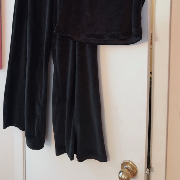 Velvet Ribbed Pajama Set - Picture 2 of 3